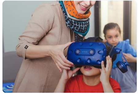 Niños usando realidad virtual educativa